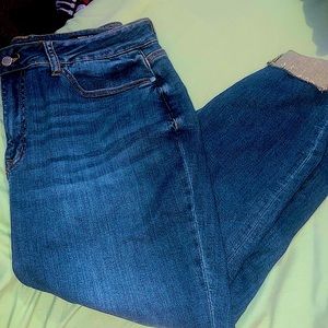 Skinny fit curvy ripped jeans